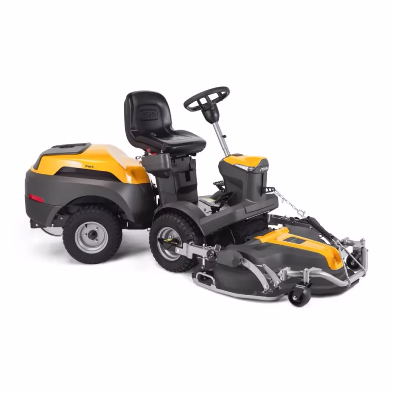 Stiga Park 500 W ajoleikkuri Combi 100 Q Plus leikkuupöydällä